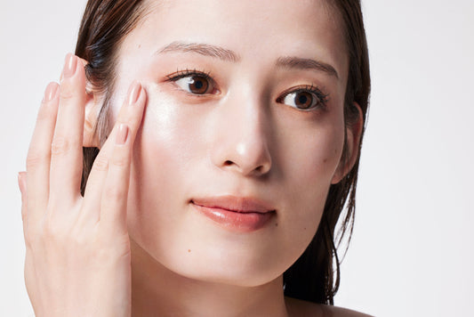 ［人気ヘア＆メイクが指南］ リキッドハイライト崩れにくいお化粧直し編 I HAKKO美容液ハイライト