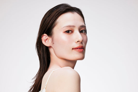 ［人気ヘア＆メイクが指南］なりたい透明感肌印象を手にいれるプラスワンテクニック I HAKKO美容液リキッドハイライト